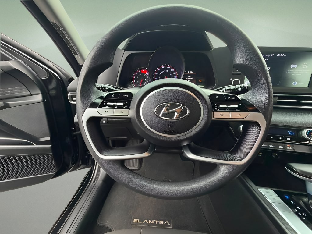 Used 2021 Hyundai Elantra SEL FWD image 11
