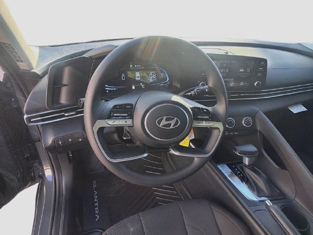 New 2026 Hyundai Elantra SE FWD image 11