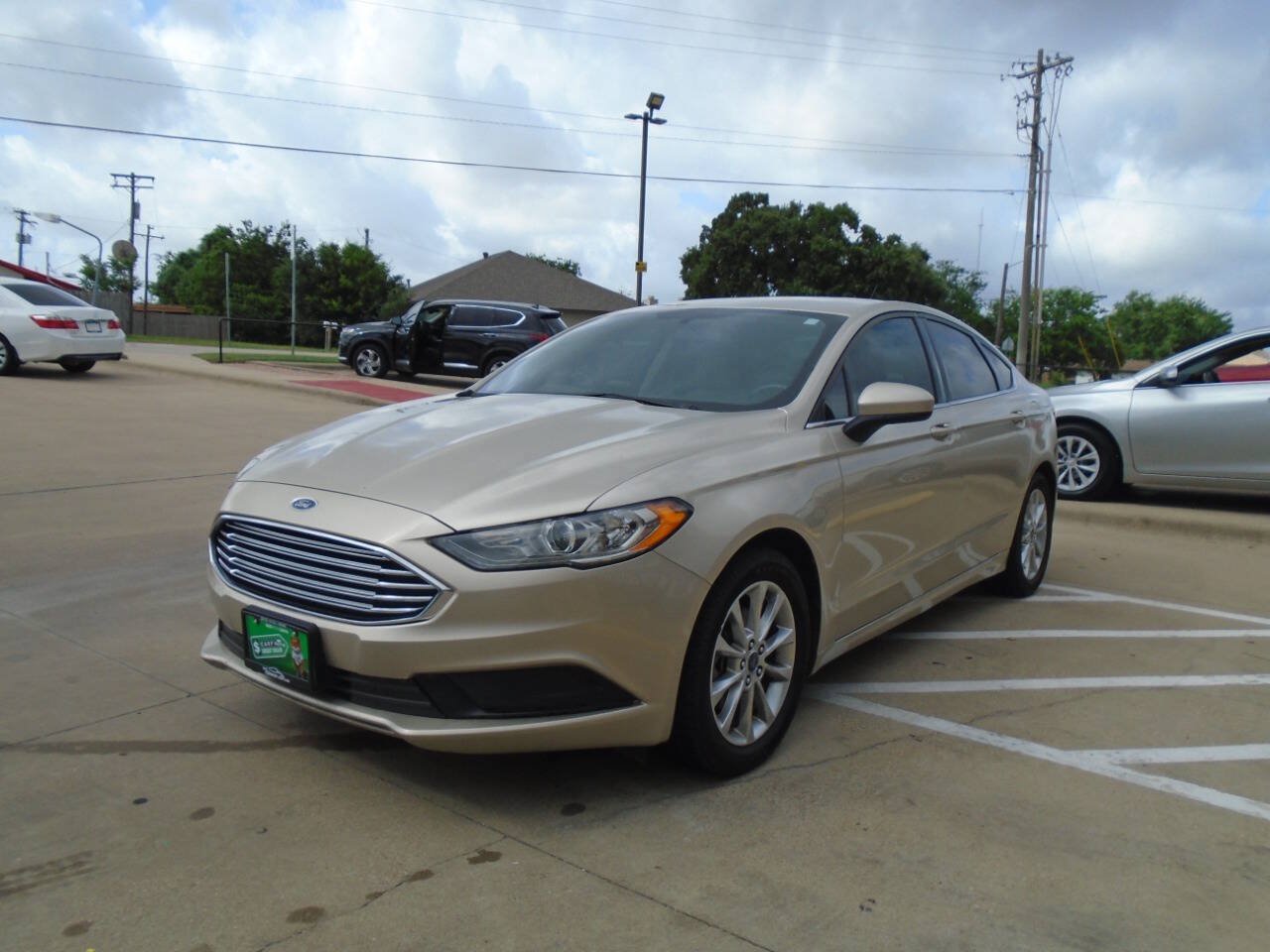 Used 2017 Ford Fusion SE FWD image 3