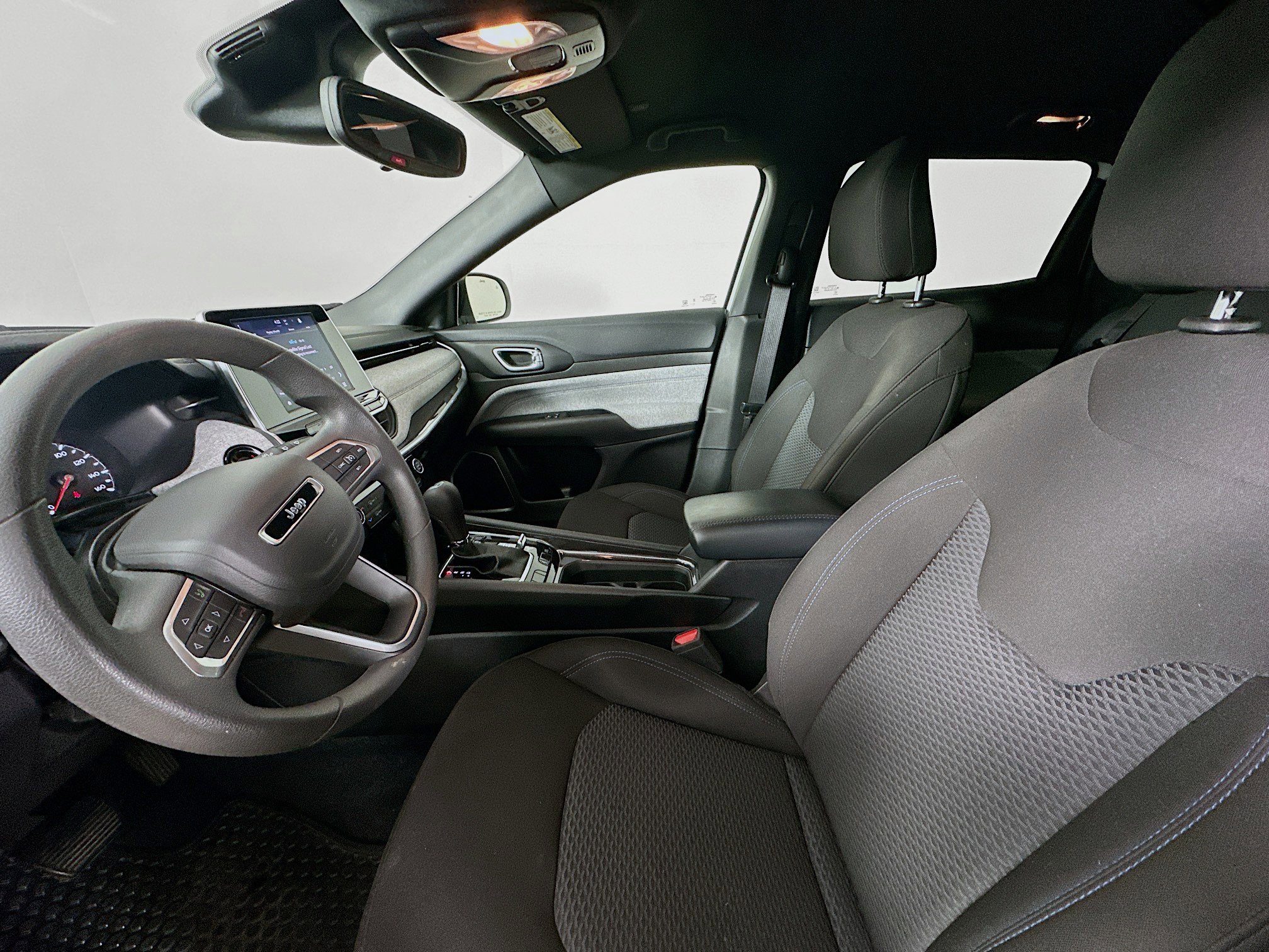 Certified 2025 Jeep Compass Sport image 25