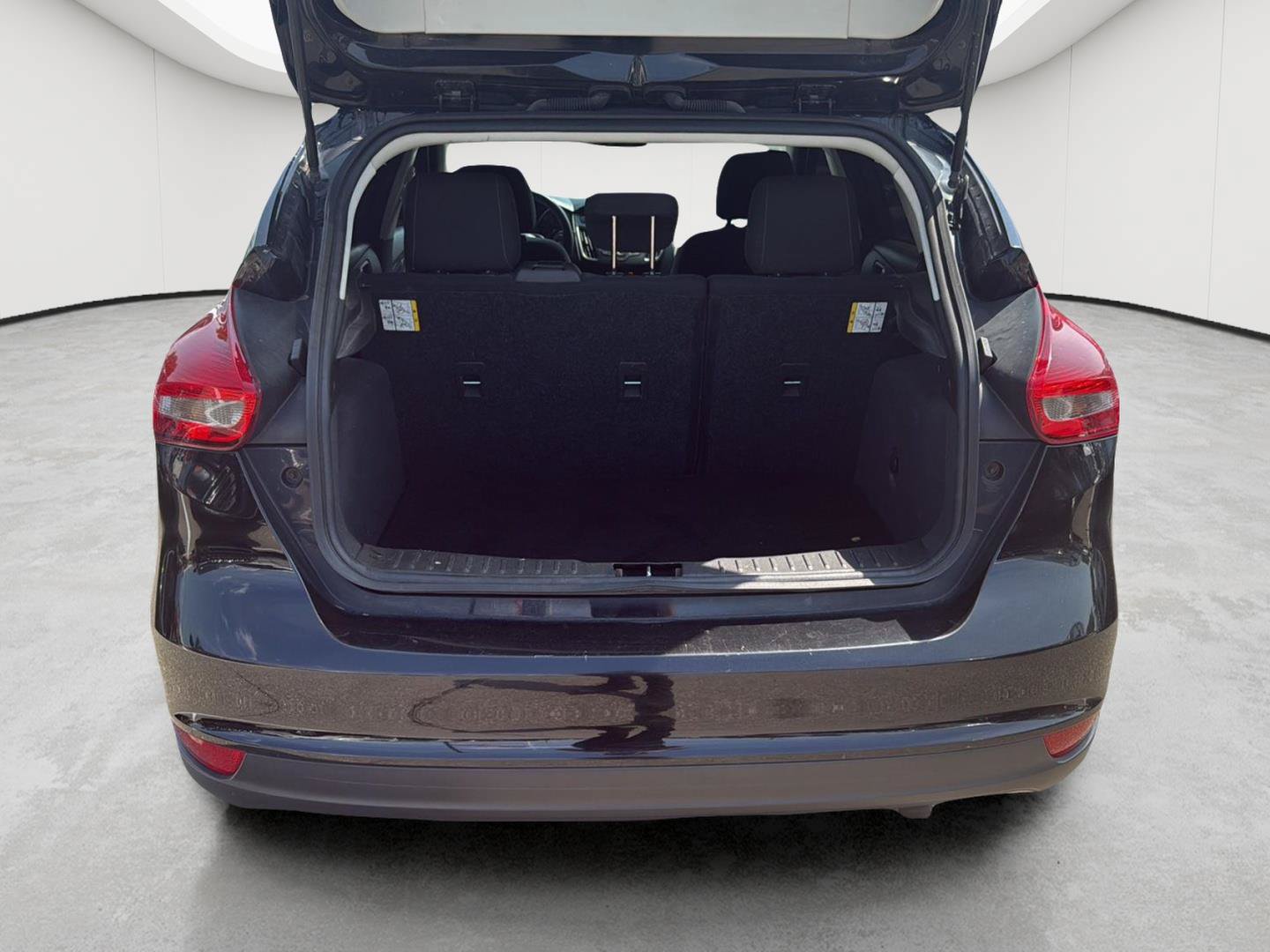 Used 2018 Ford Focus SE FWD image 12