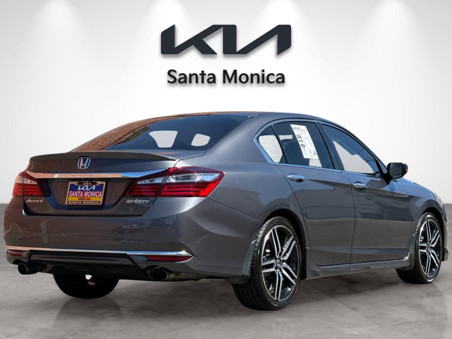 Used 2017 Honda Accord Sport image 6