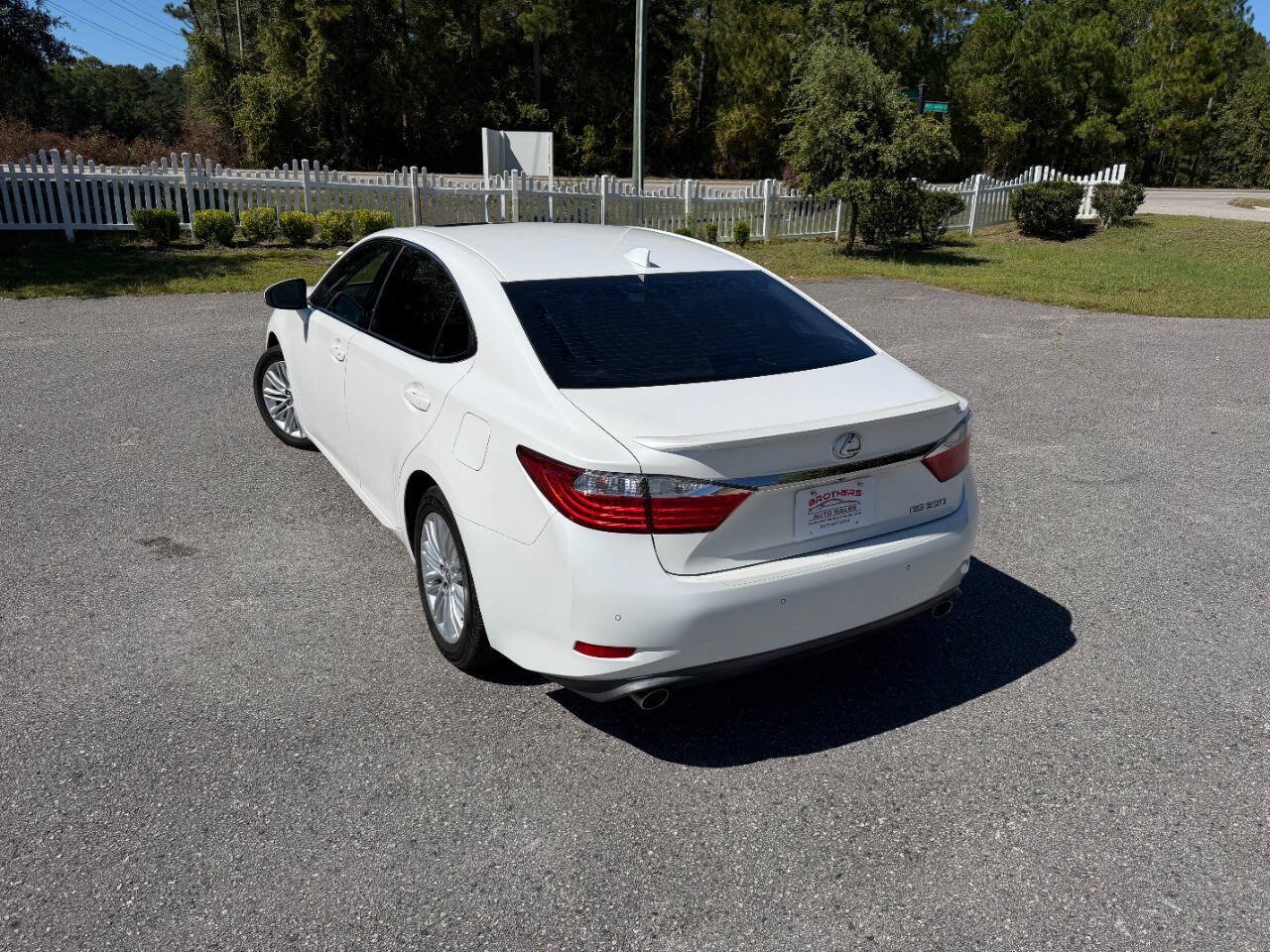 Used 2015 Lexus ES 350 w/ Luxury Package FWD image 4