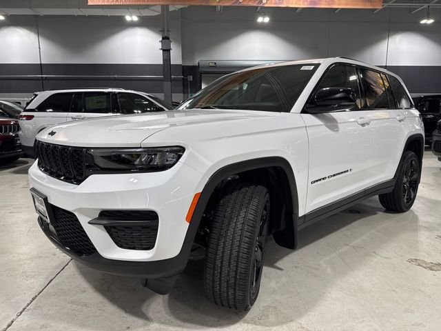 New 2025 Jeep Grand Cherokee Altitude image 3