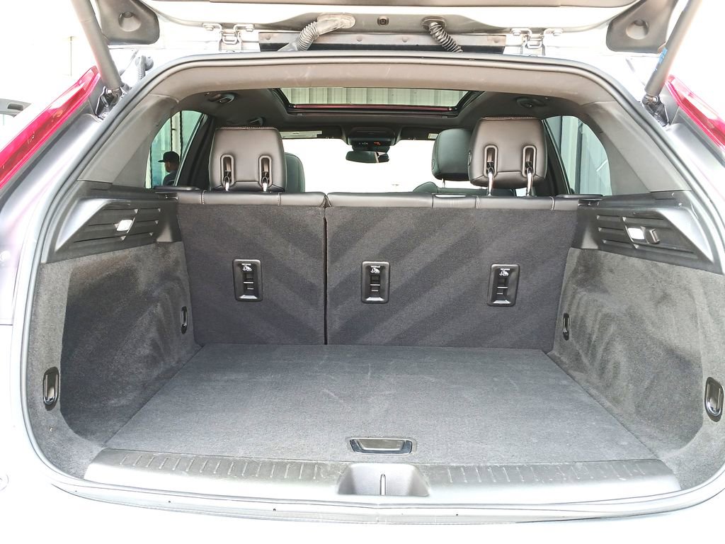 Certified 2024 Cadillac XT4 Luxury w/ Cold Weather Package image 27