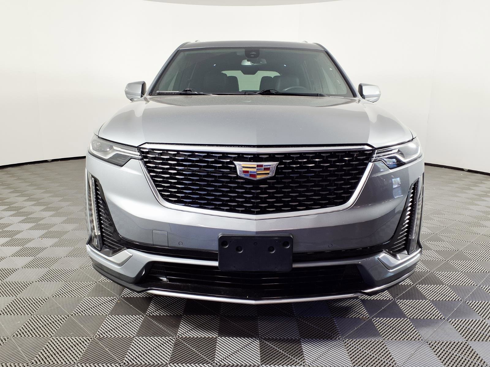 Certified 2023 Cadillac XT6 Luxury FWD image 2
