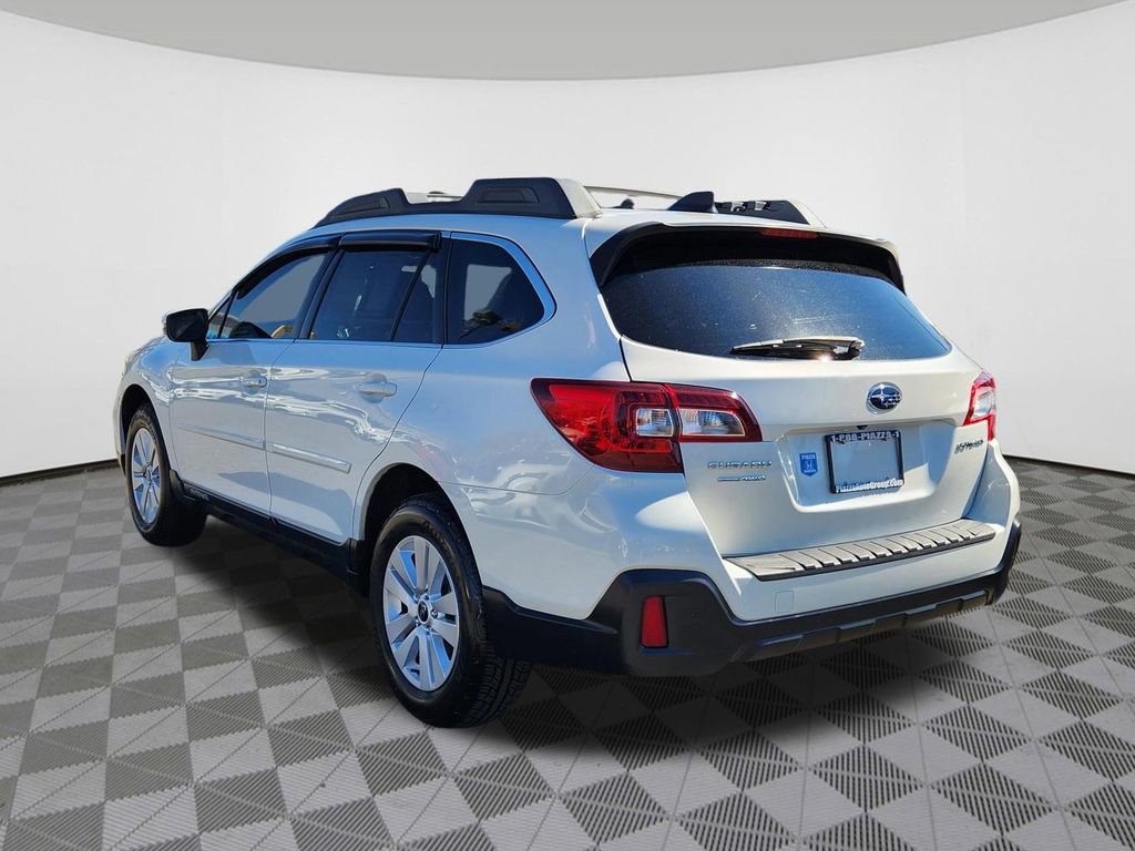 Used 2018 Subaru Outback 2.5i Premium image 3