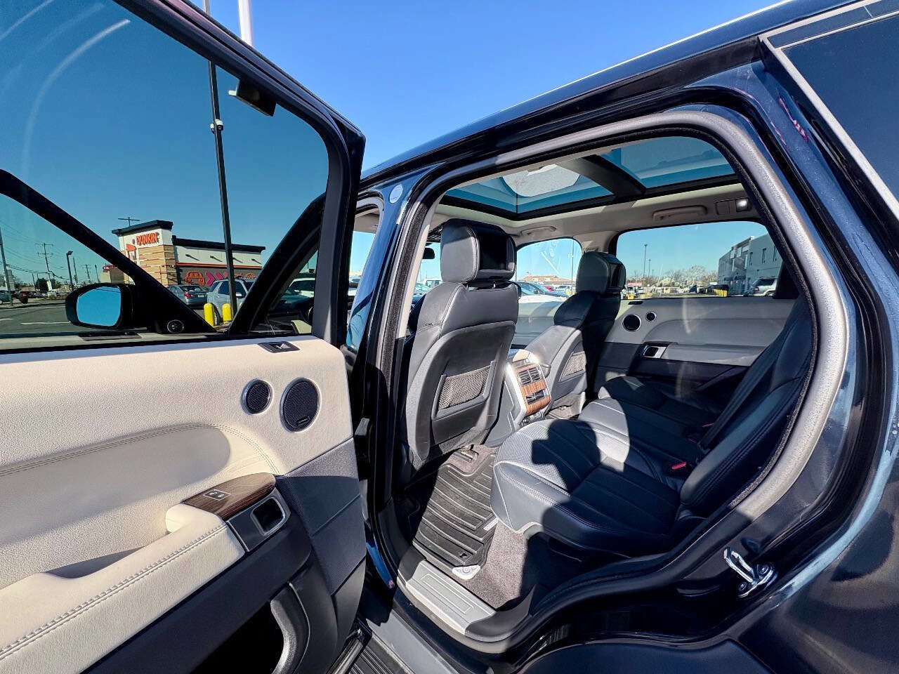 Used 2014 Land Rover Range Rover Sport HSE image 24