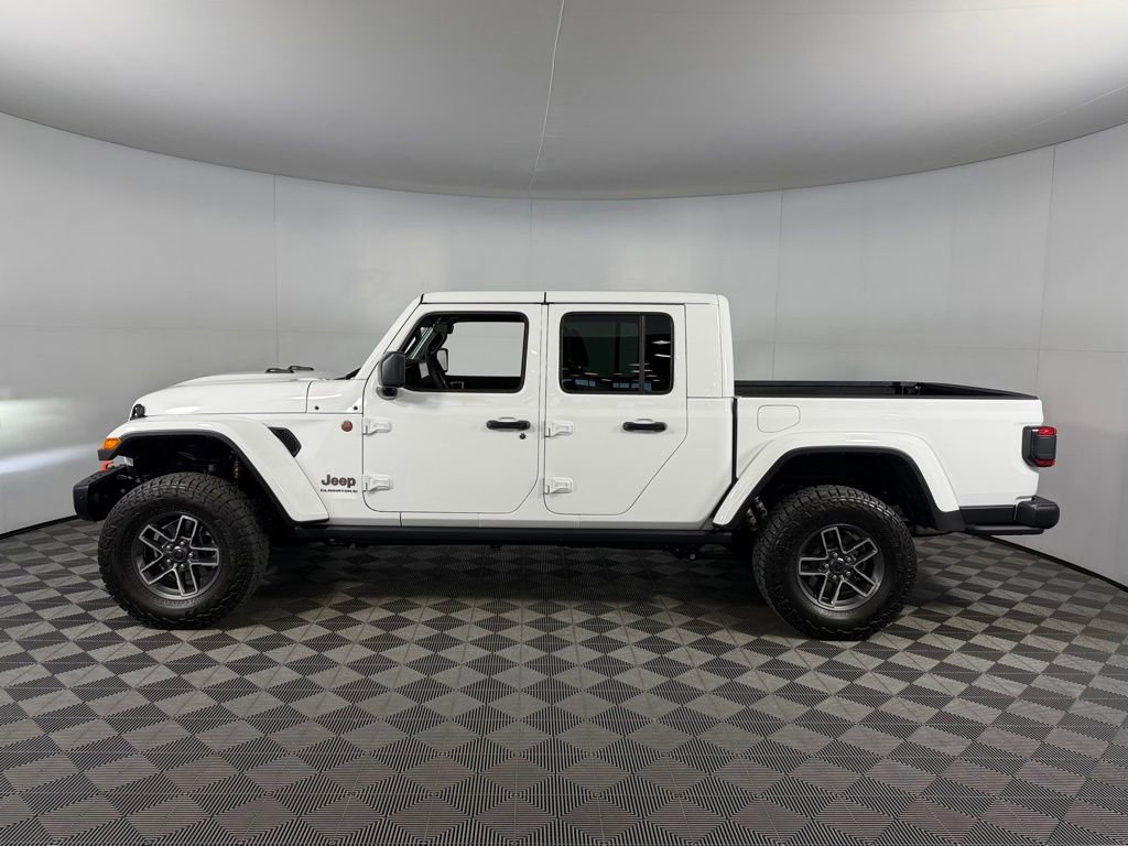 Used 2025 Jeep Gladiator Mojave AWD/4WD image 11