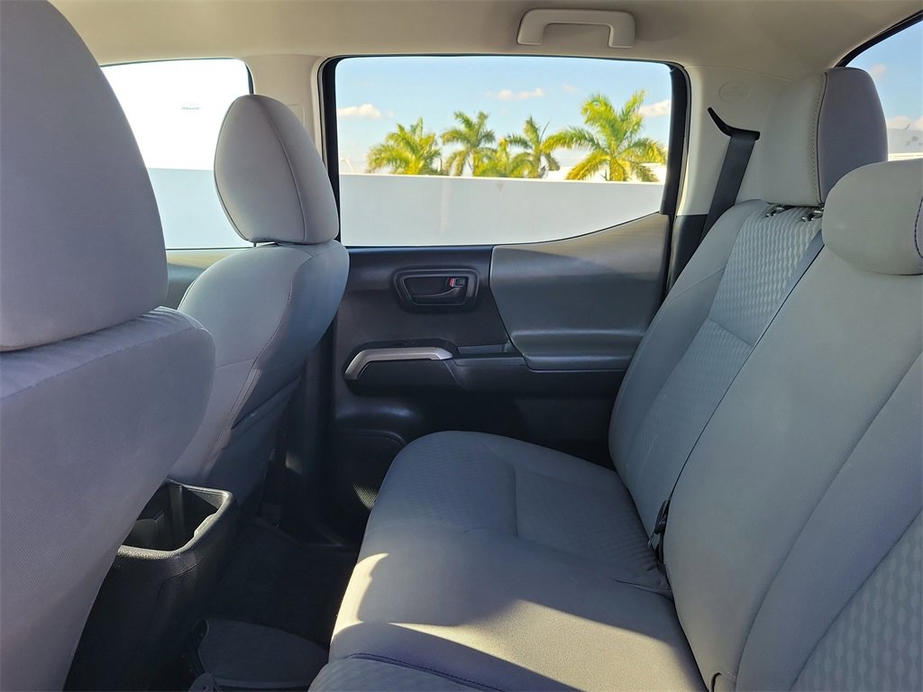 Used 2022 Toyota Tacoma SR5 w/ Technology Package image 11