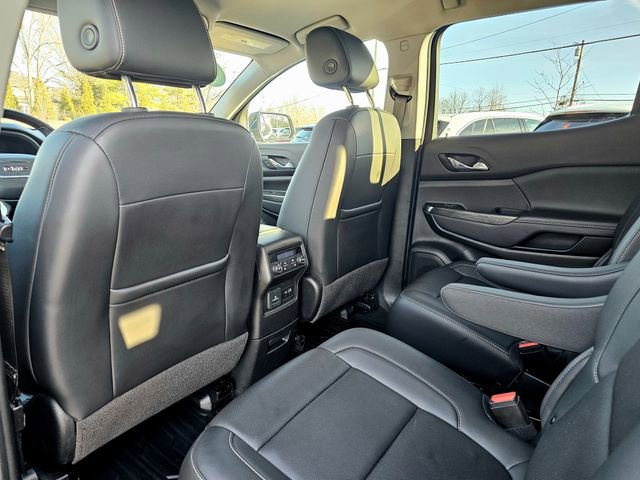 Used 2023 GMC Acadia SLT w/ Technology Package image 27
