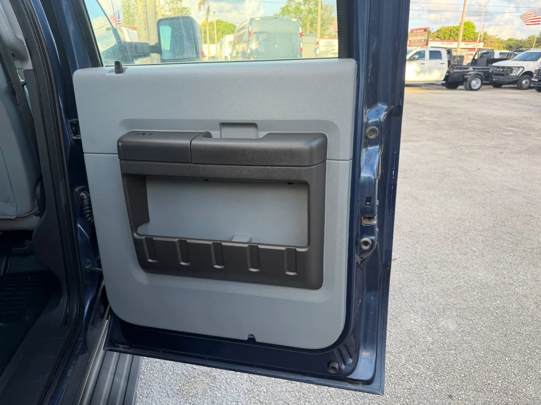 Used 2015 Ford F350 4x4 Crew Cab DRW Super Duty w/ Power Equipment Group image 16