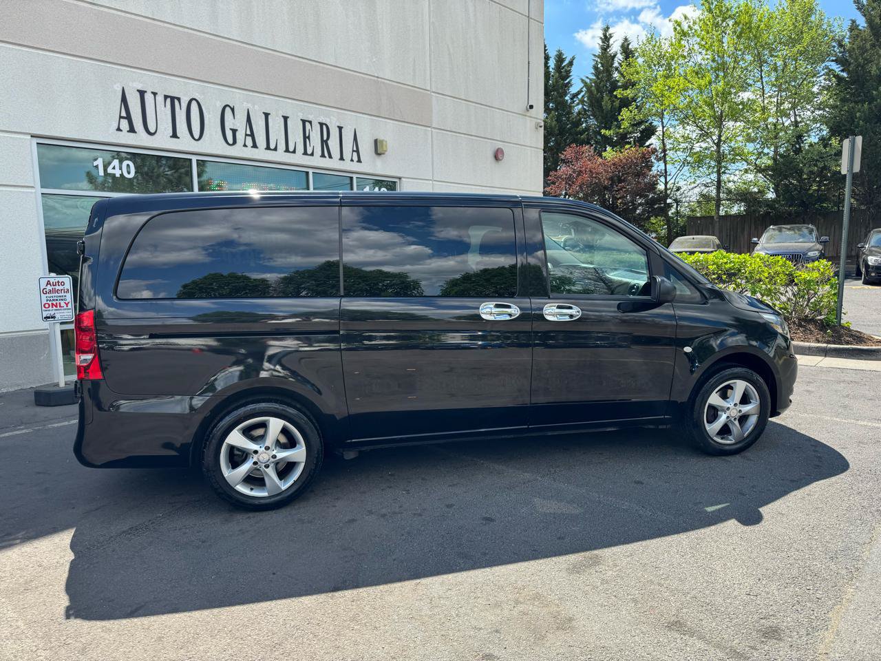 Used 2017 Mercedes-Benz Metris Passenger image 4