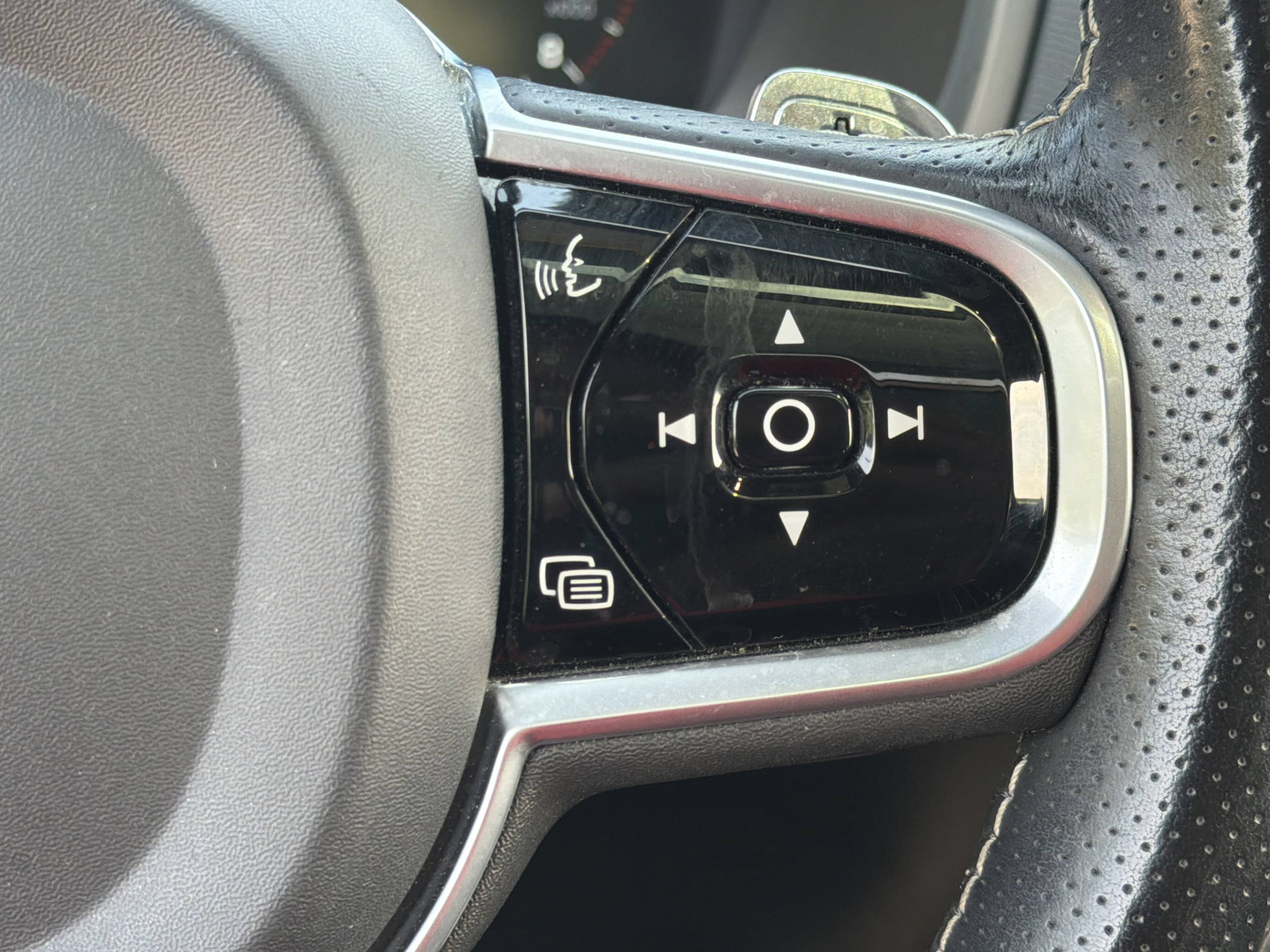 Used 2017 Volvo XC90 T5 R-Design FWD image 11