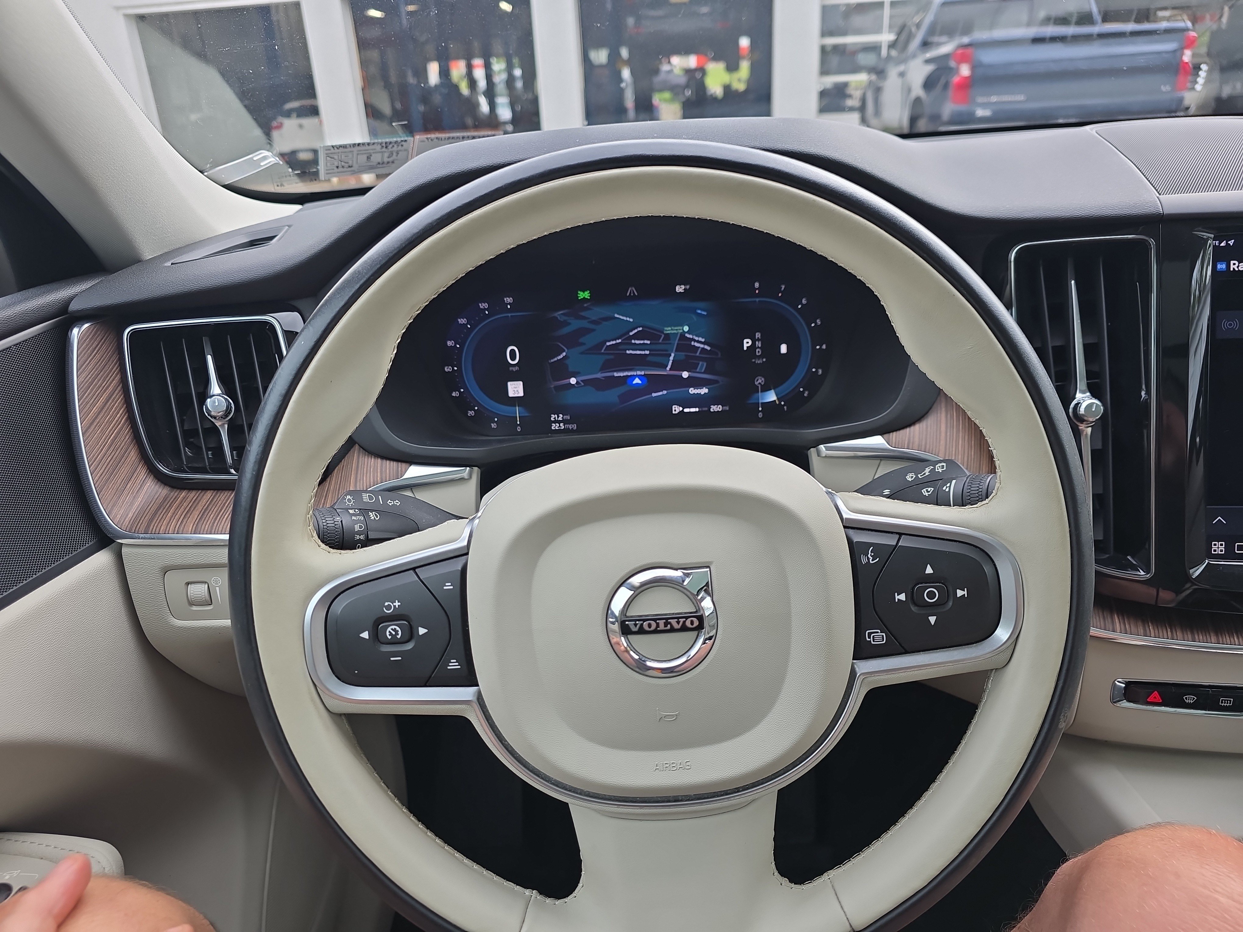 Used 2022 Volvo XC60 B5 Momentum w/ Climate Package AWD/4WD image 24