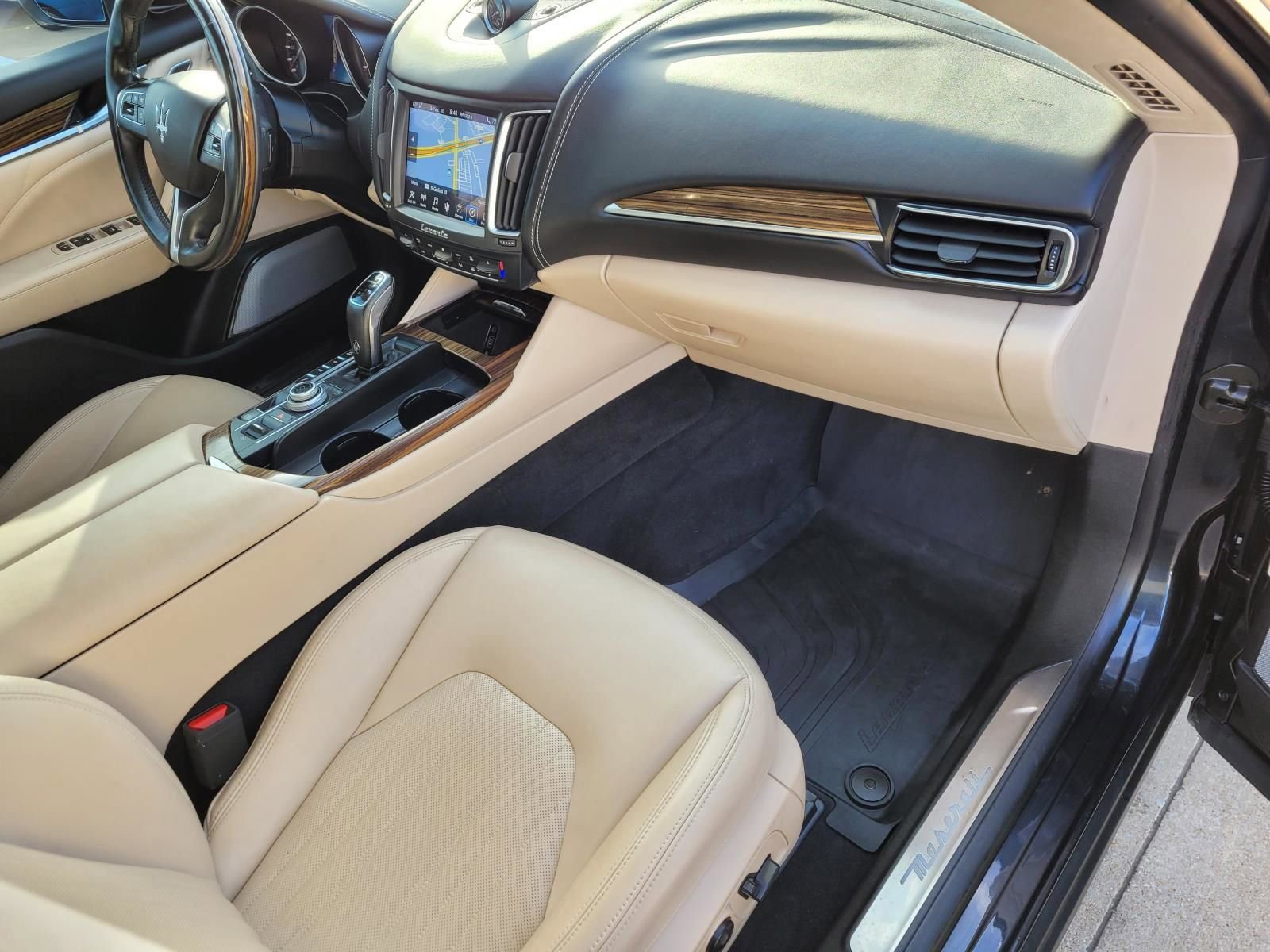 Used 2019 Maserati Levante GranLusso image 11