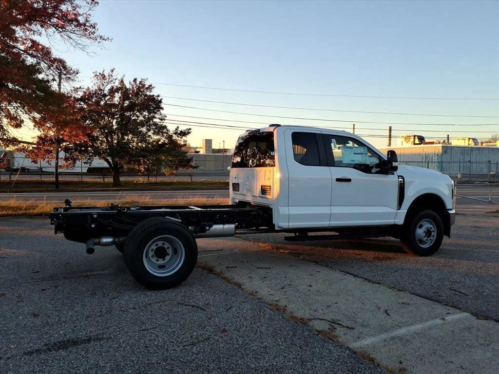 New 2026 Ford F350 XL w/ XL Chrome Package image 8