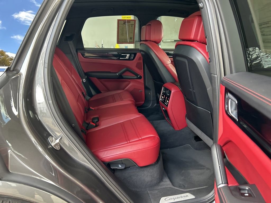 Used 2022 Porsche Cayenne w/ Premium Package Plus image 25