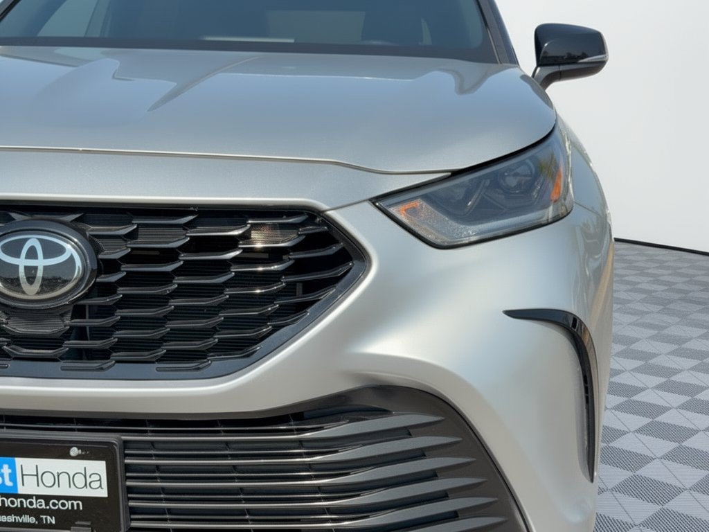Used 2024 Toyota Highlander XSE FWD image 12