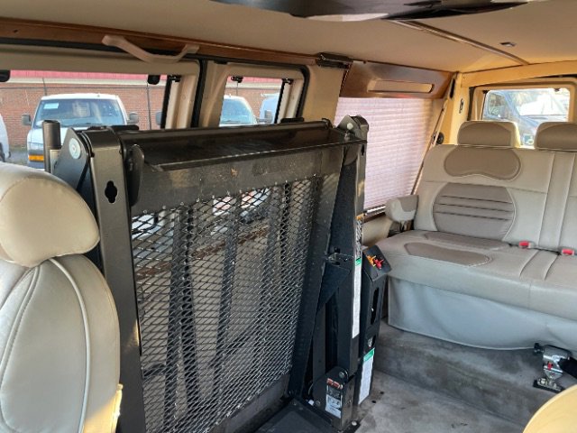 Used 2008 Ford E-150 and Econoline 150 image 11