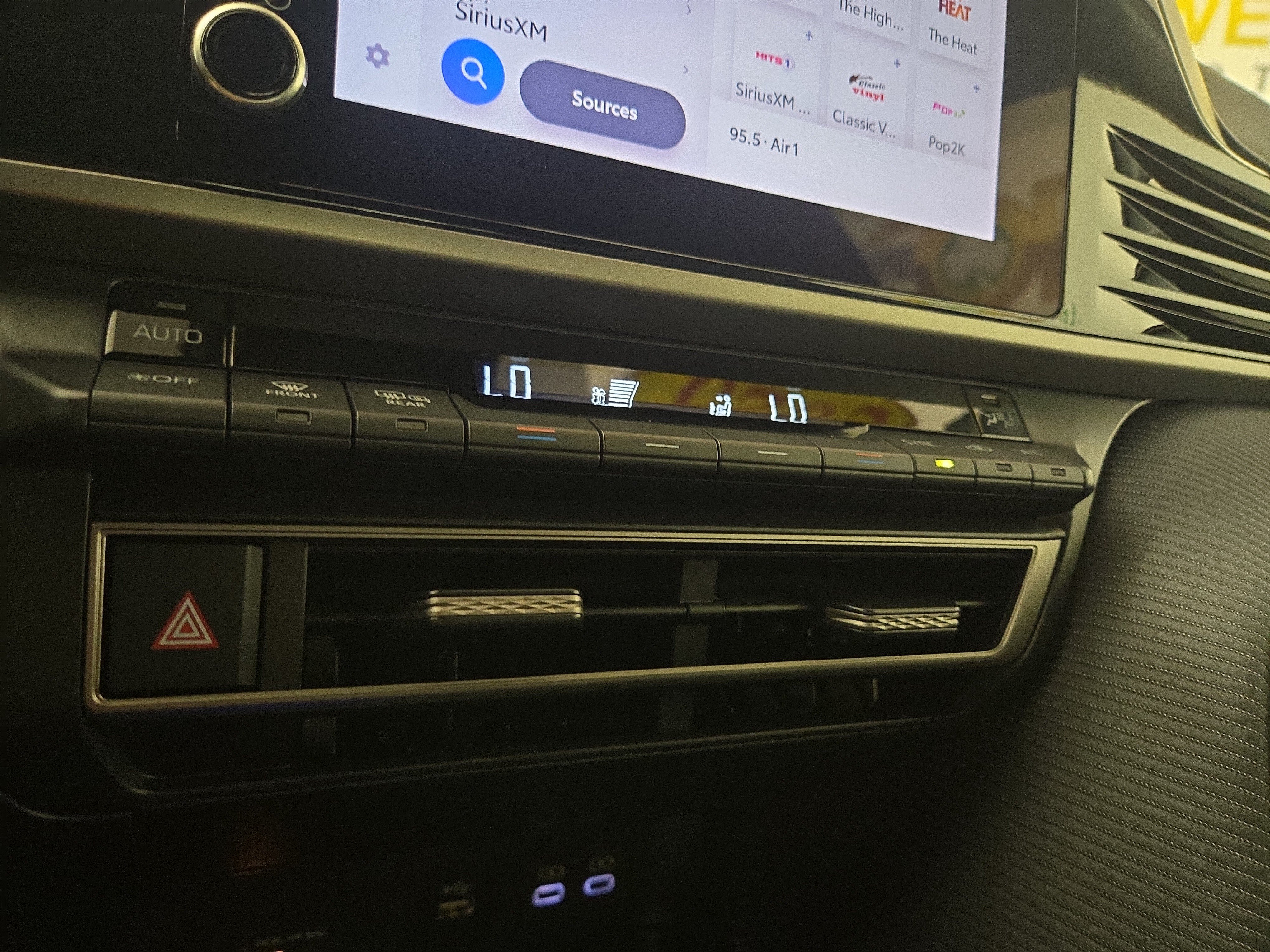 Used 2025 Toyota Camry SE FWD image 26