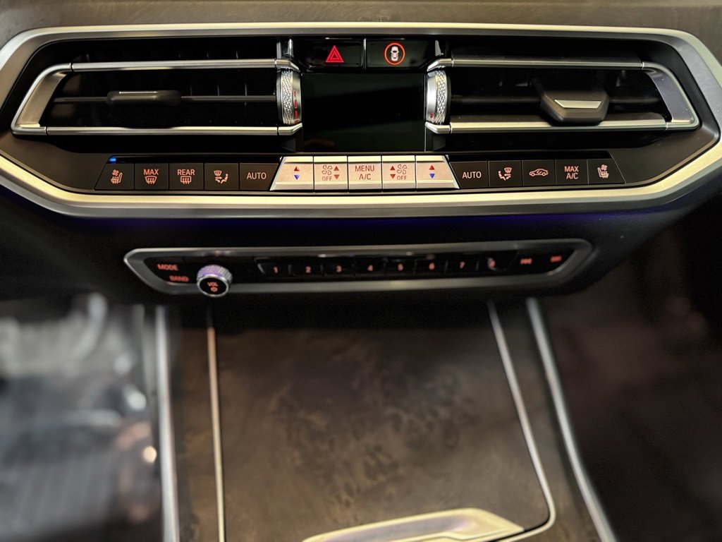 Used 2022 BMW X7 xDrive40i w/ Executive Package image 16