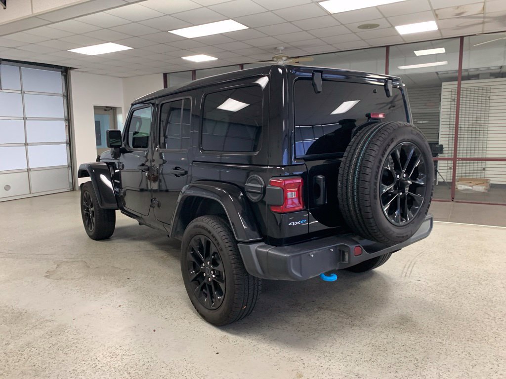 Used 2024 Jeep Wrangler Unlimited Sahara AWD/4WD image 3