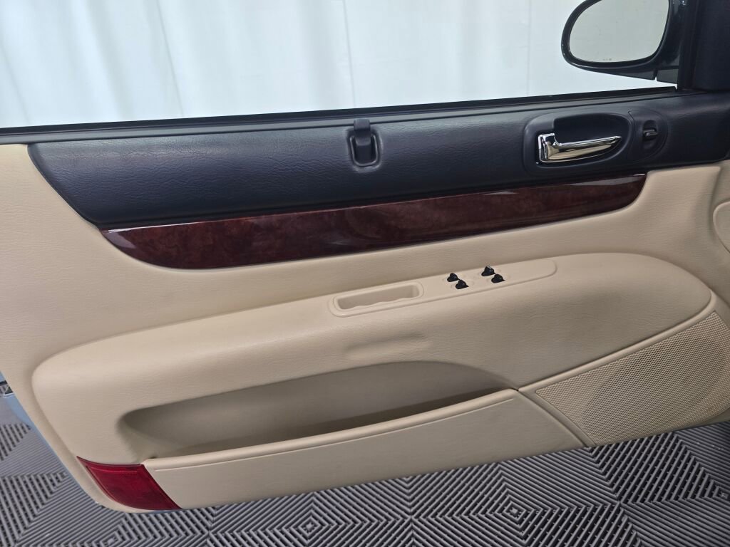 Used 2003 Chrysler Sebring Limited image 89