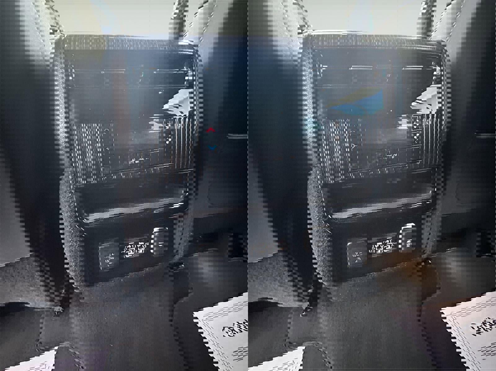 Used 2024 Jeep Wagoneer Series II w/ Flexible Seating Group image 35