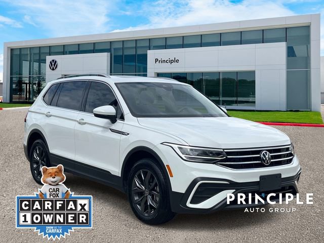 Used 2022 Volkswagen Tiguan SE w/ Panoramic Sunroof Package image 3