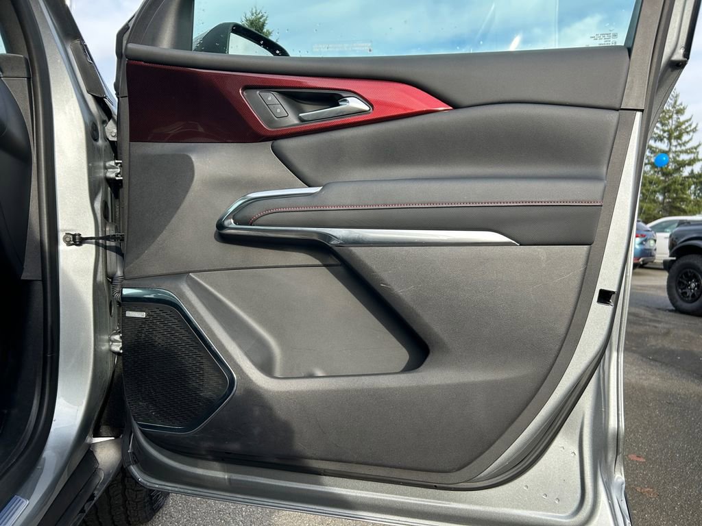 Used 2025 Chevrolet Traverse Z71 image 25