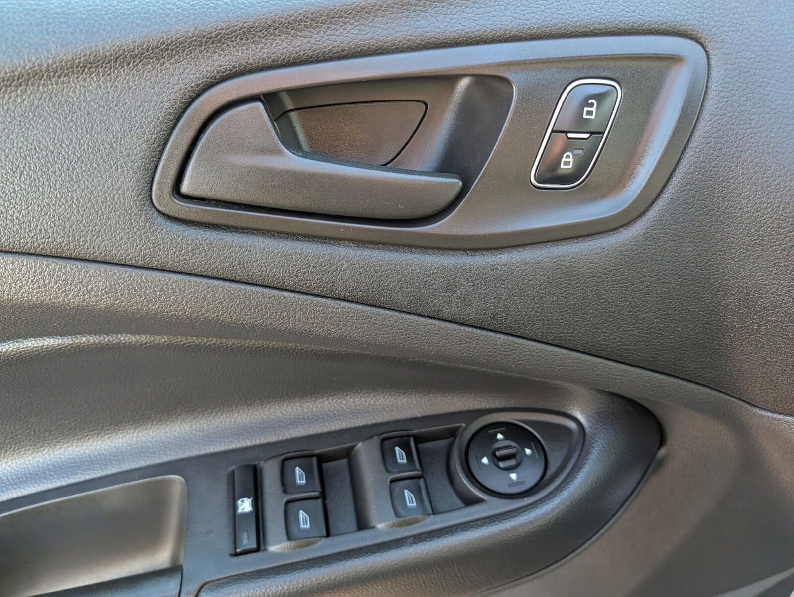 Used 2017 Ford Escape S image 21