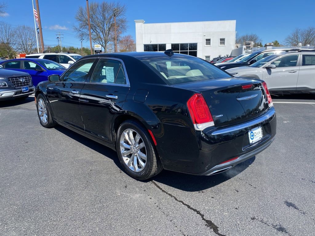 Used 2017 Chrysler 300 C image 8