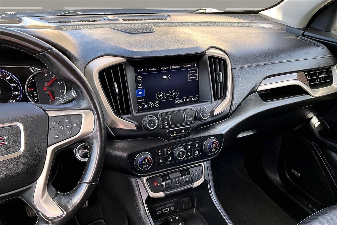 Used 2022 GMC Terrain Denali w/ Denali Premium Package AWD/4WD image 9