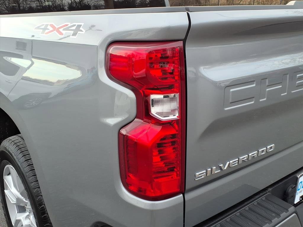 Used 2024 Chevrolet Silverado 1500 Custom image 9
