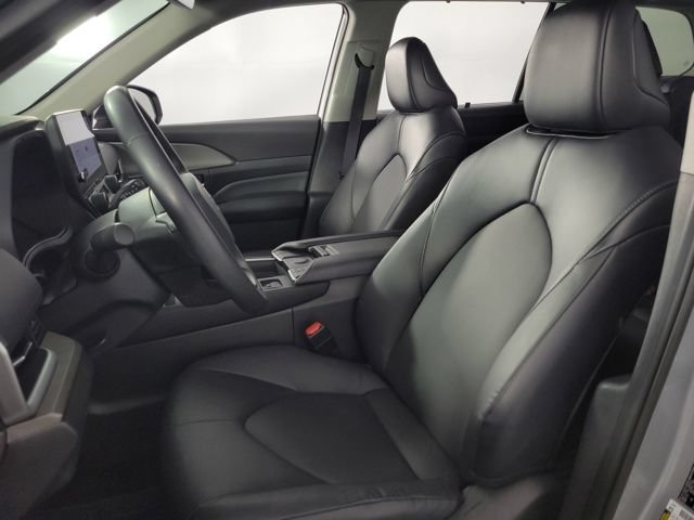 Used 2025 Toyota Grand Highlander FWD image 14