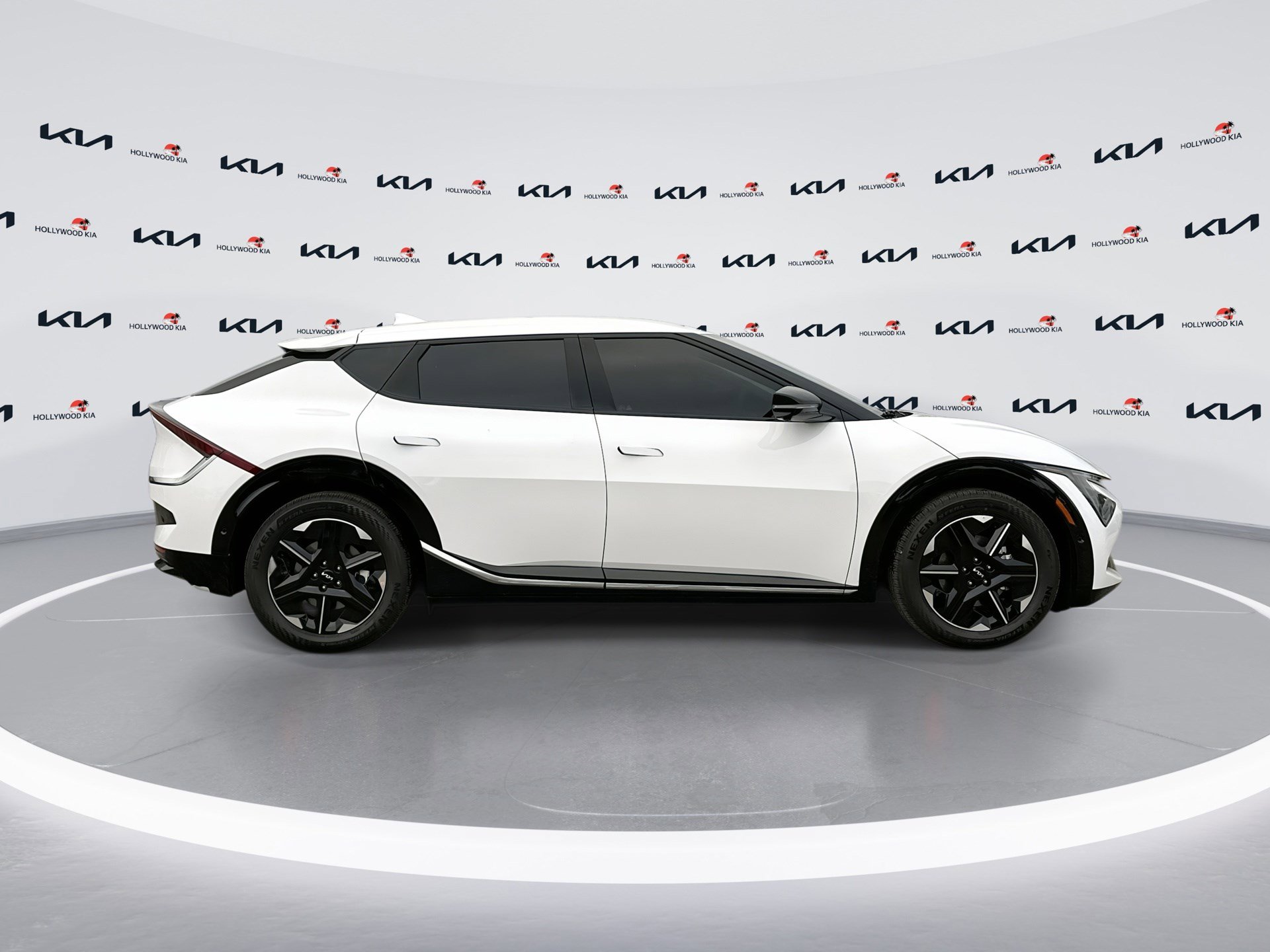 New 2025 Kia EV6 Wind image 9