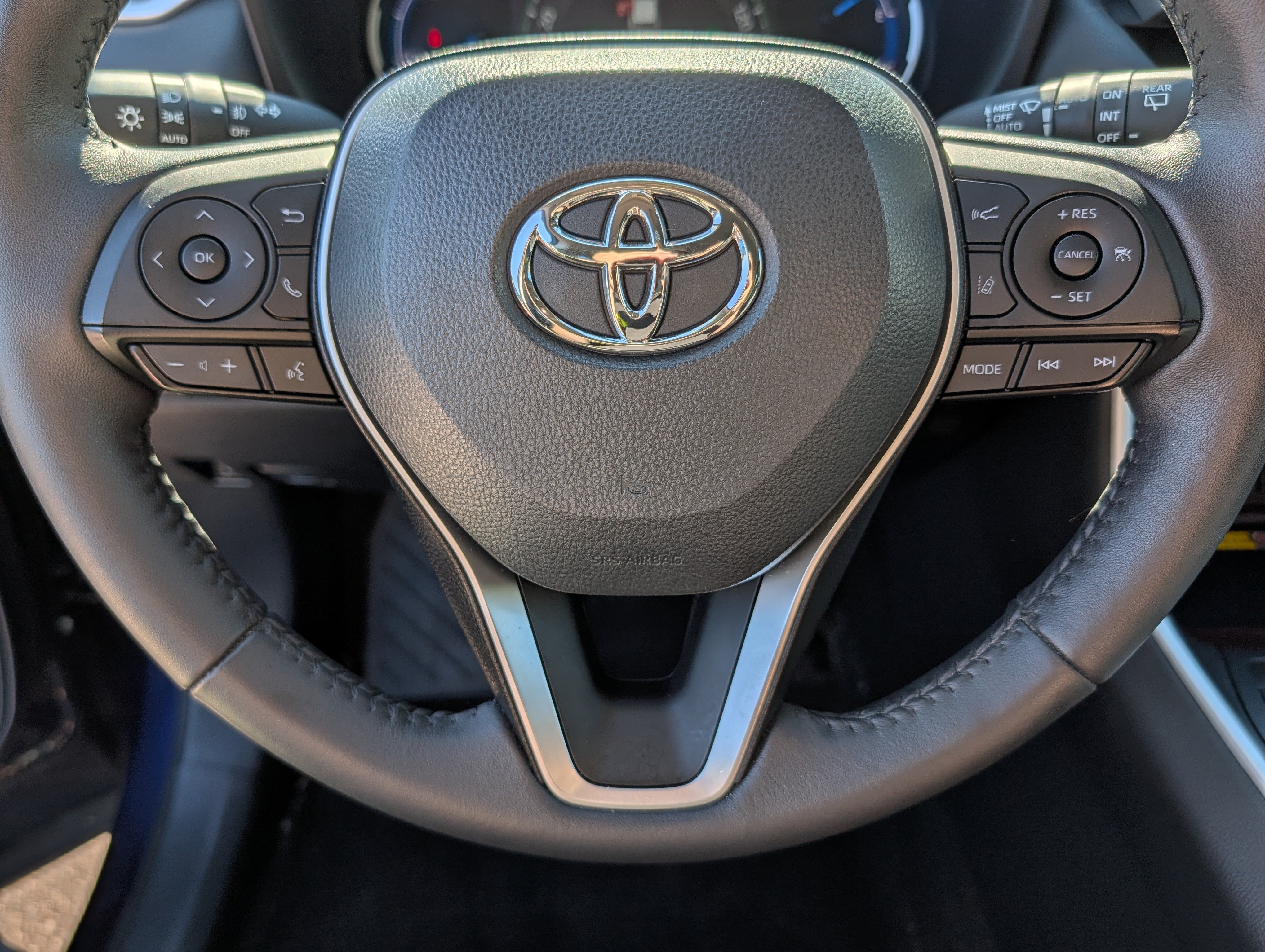 Used 2022 Toyota RAV4 Limited AWD/4WD image 26