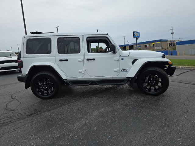 Used 2025 Jeep Wrangler Unlimited Sahara w/ Safety Group AWD/4WD image 8