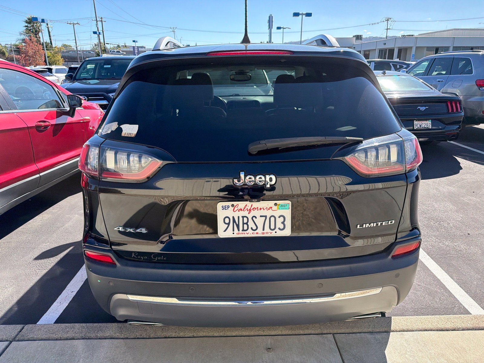 Used 2019 Jeep Cherokee Limited w/ Luxury Group AWD/4WD image 3