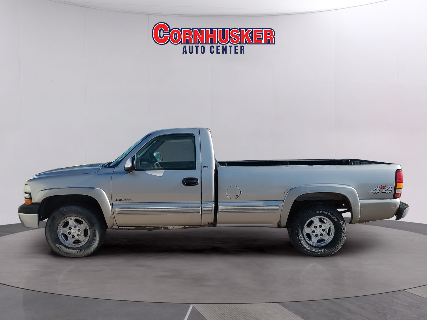 Used 2000 Chevrolet Silverado 1500 LS w/ Firm Ride Suspension Pkg AWD/4WD image 4