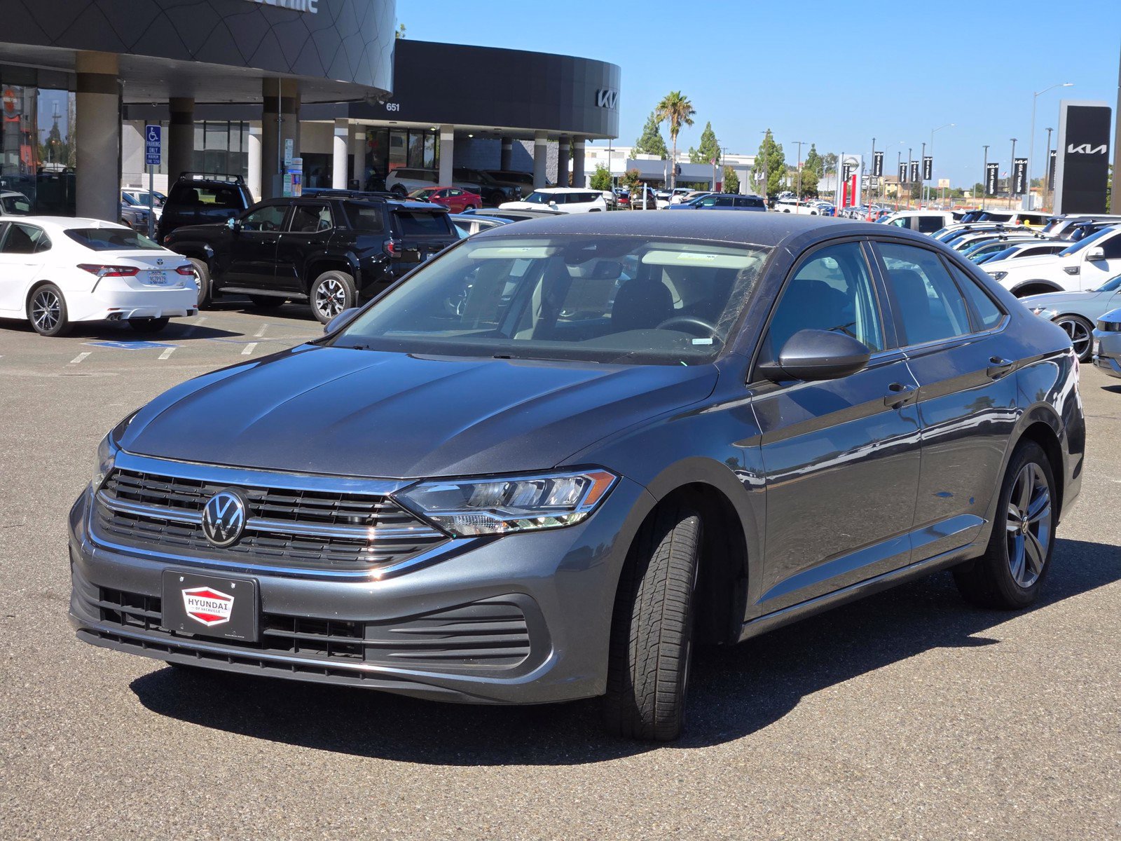Used 2024 Volkswagen Jetta SE FWD image 9