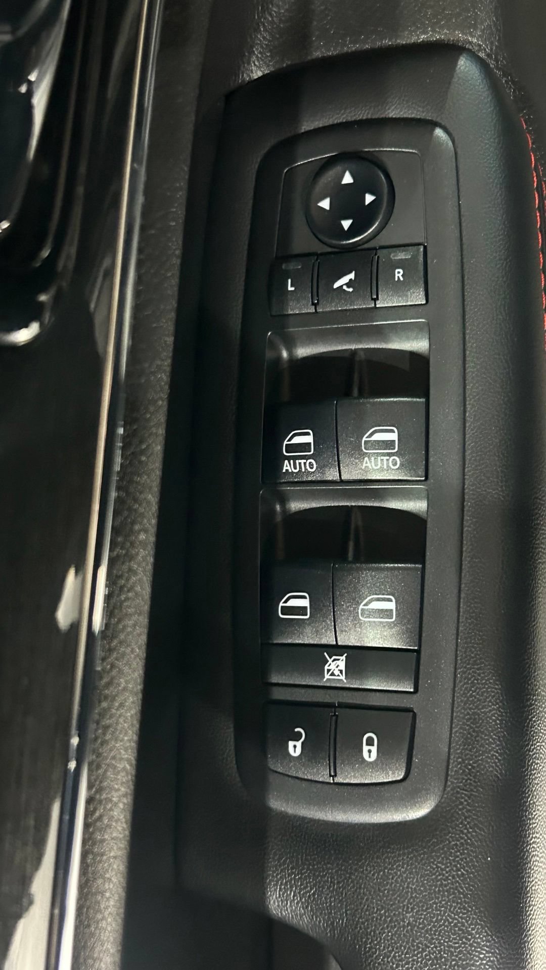 Used 2019 Jeep Grand Cherokee Trailhawk AWD/4WD image 38