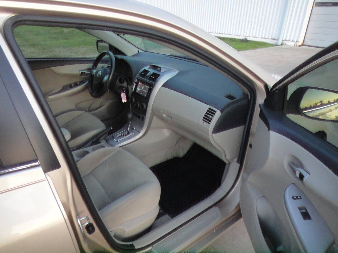 Used 2013 Toyota Corolla LE image 10