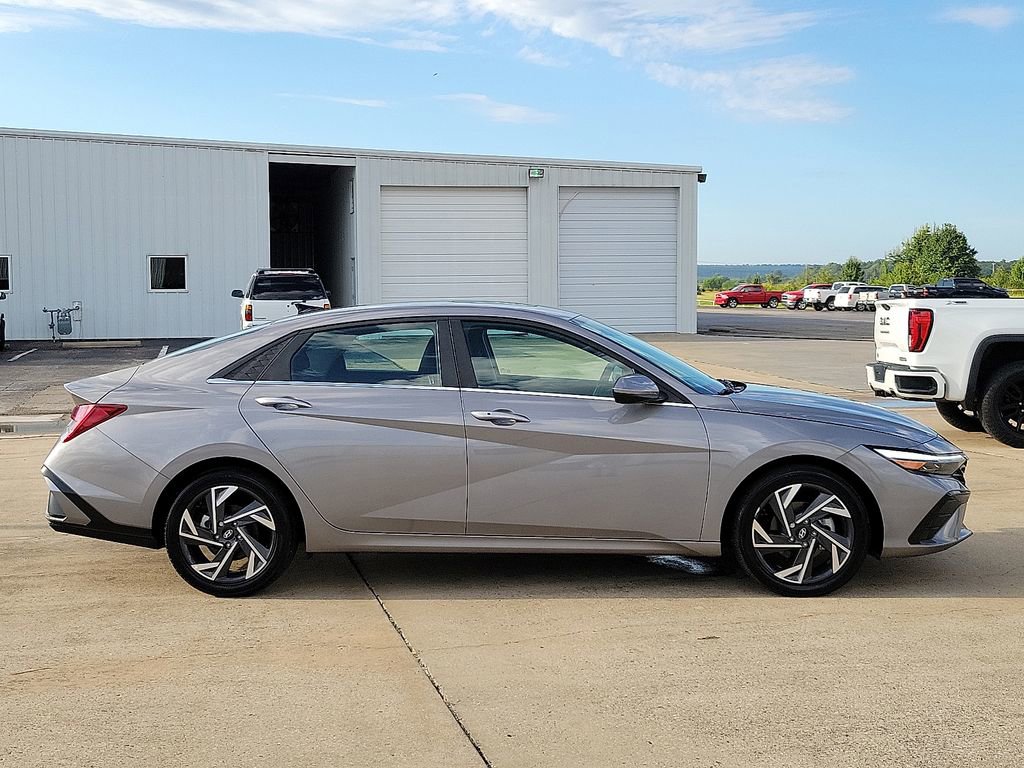 Used 2024 Hyundai Elantra SEL w/ Convenience Package image 6