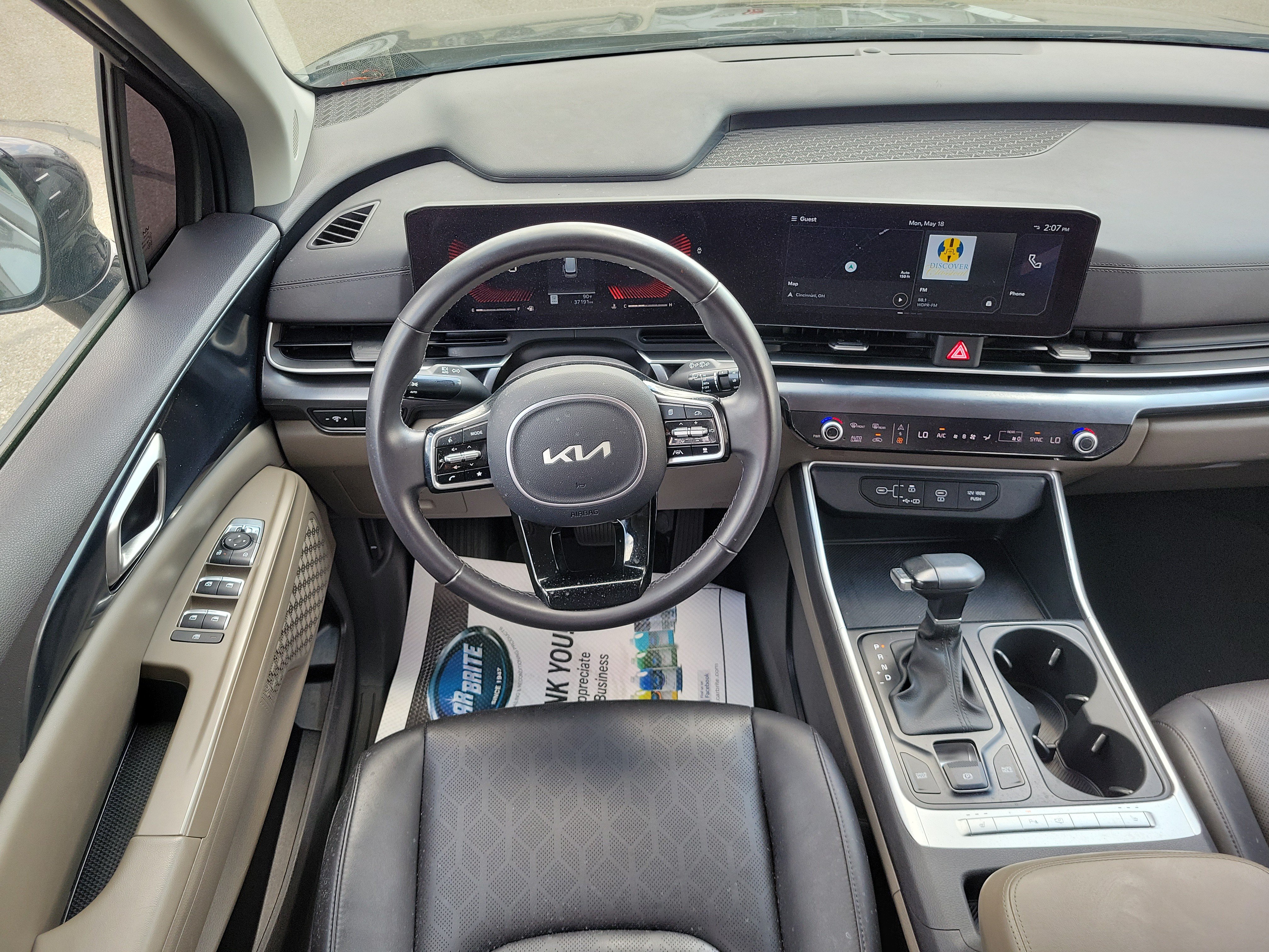 Used 2025 Kia Carnival FWD image 10