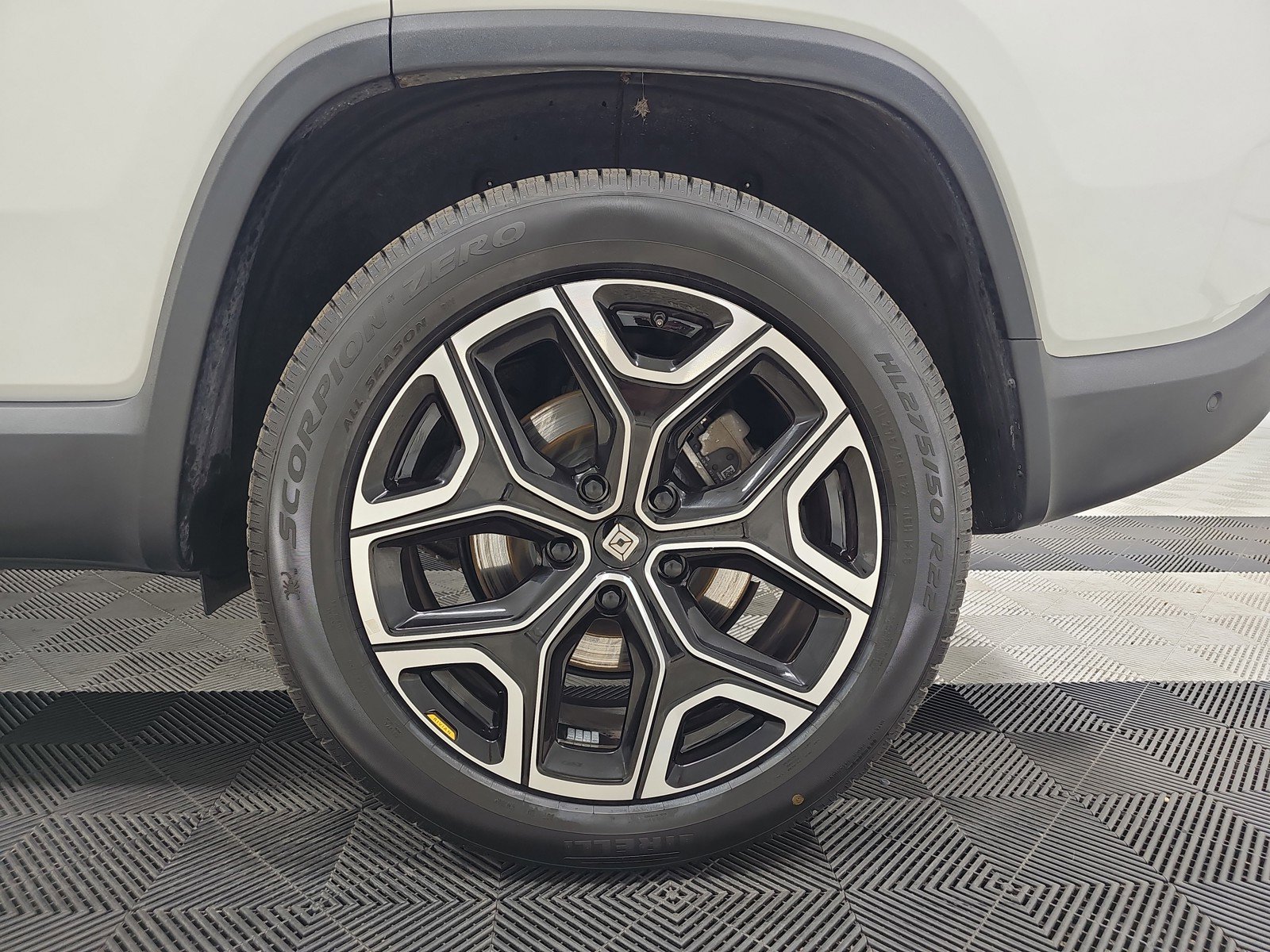 Used 2024 Rivian R1S Adventure AWD/4WD image 10