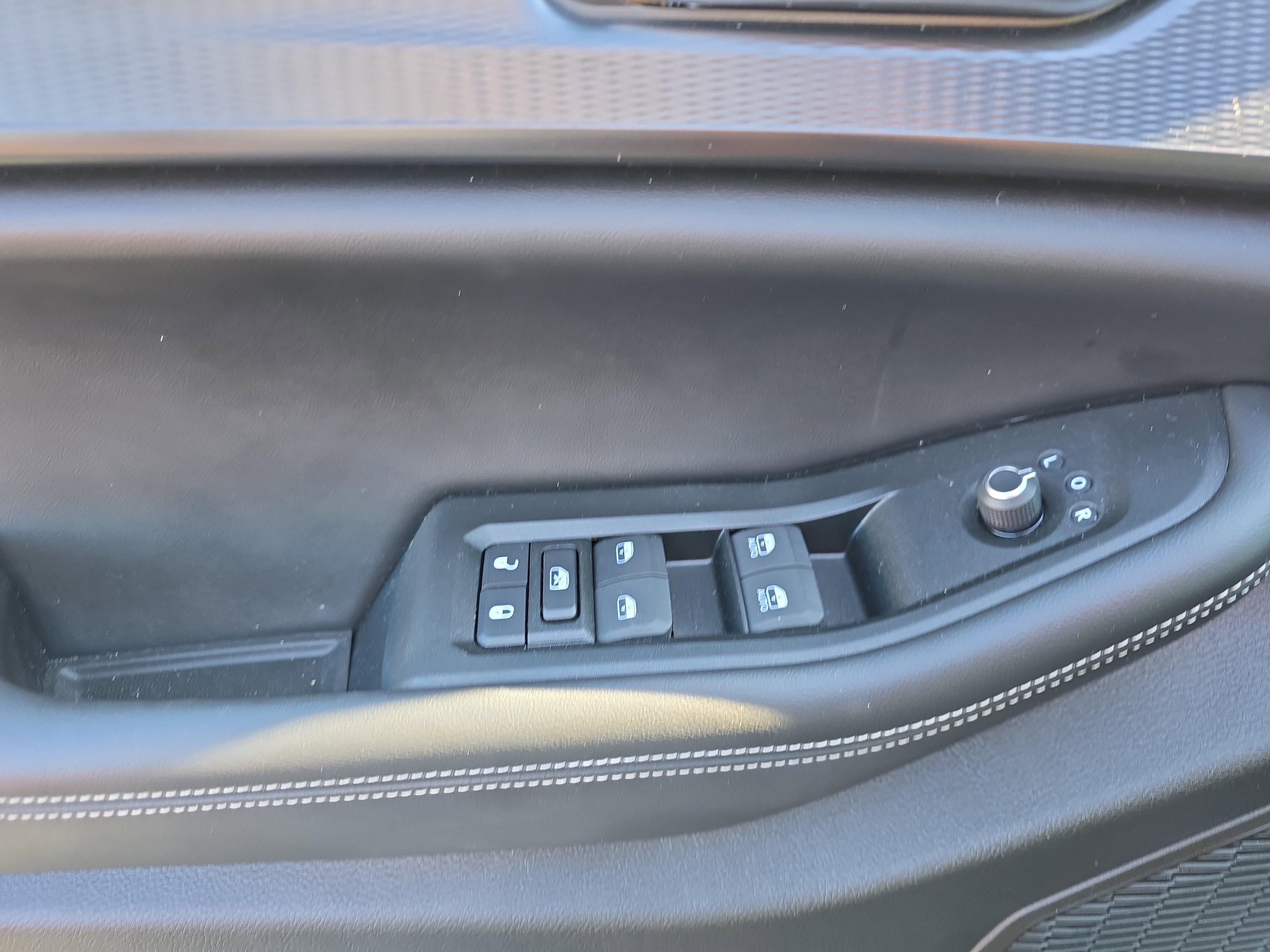 Used 2024 Jeep Grand Cherokee Altitude AWD/4WD image 19
