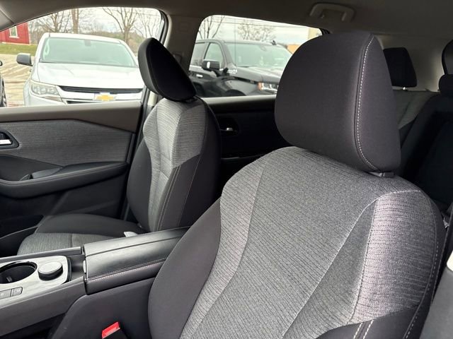 Used 2023 Nissan Rogue SV image 15