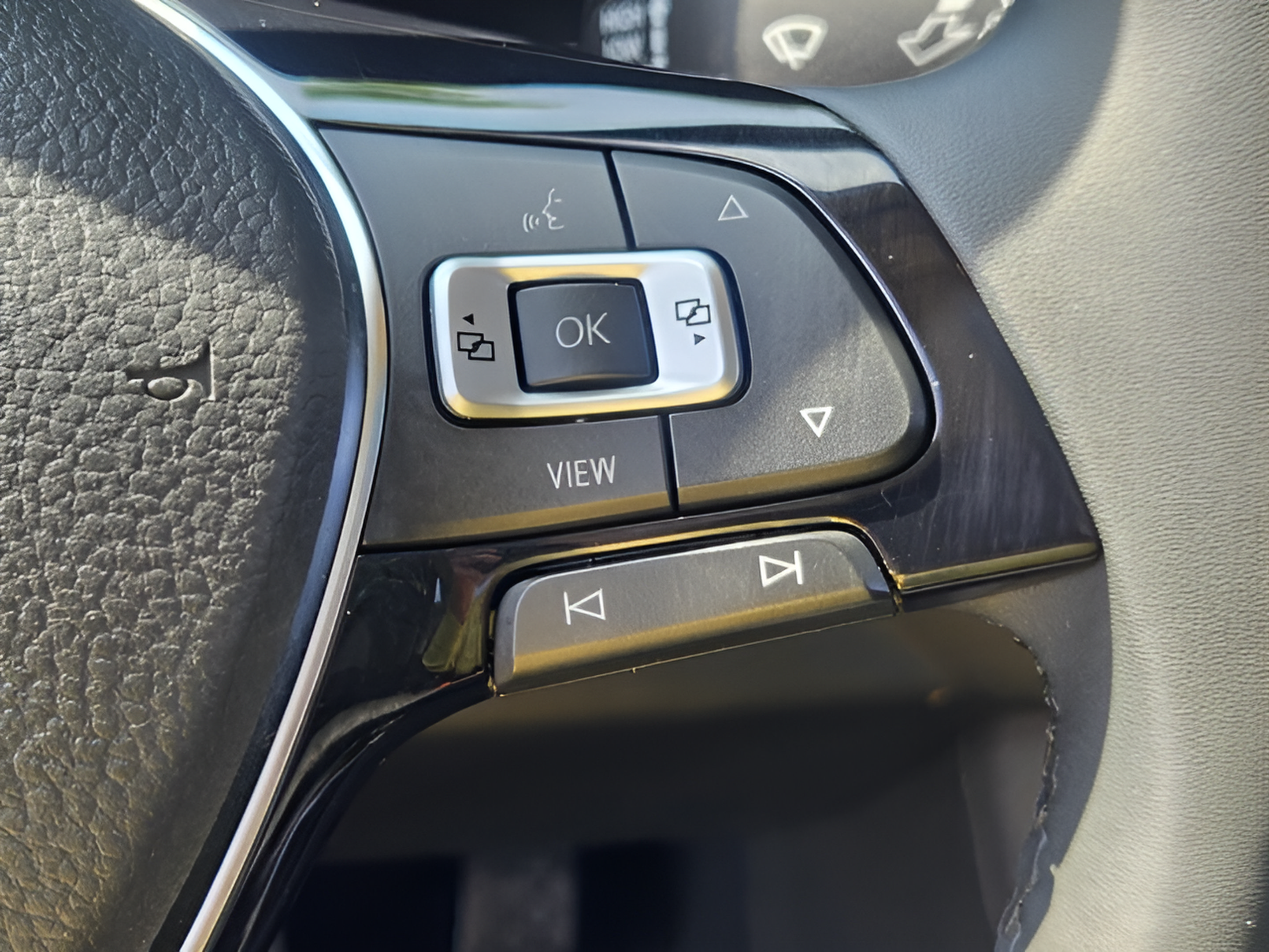 Used 2020 Volkswagen Jetta SEL Premium FWD image 24